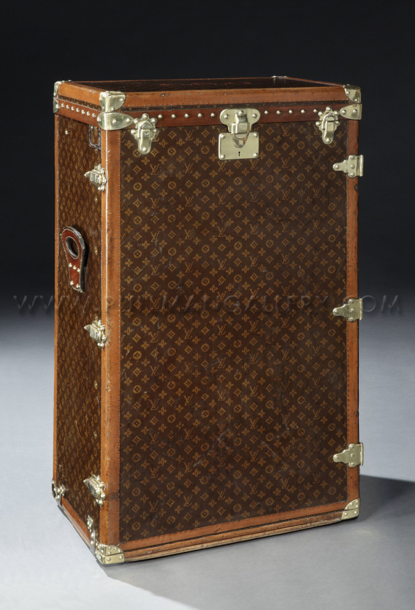 Louis Vuitton Shoe Trunk From 1920s Sold For $68,500 - eXtravaganzi
