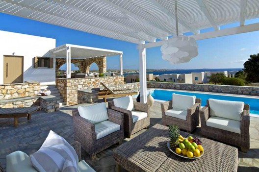 Traditional Charm Blended With Modern Luxury: Almyra Villa in Paros, Greece