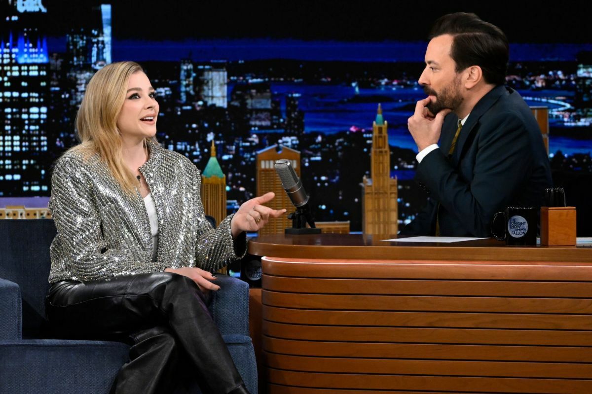 Chloe Moretz – Tonight Show Starring Jimmy Fallon – eXtravaganzi