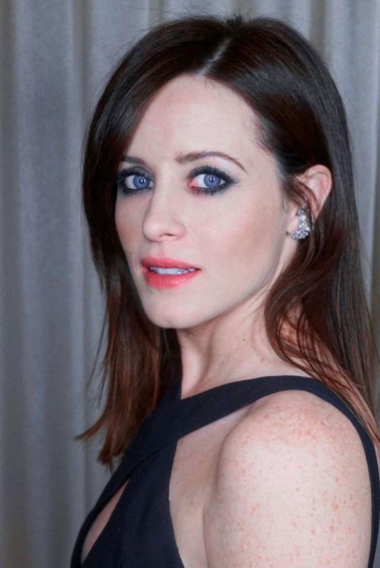 Claire Foy – Academy Governors Awards 2022 potoshoot – eXtravaganzi